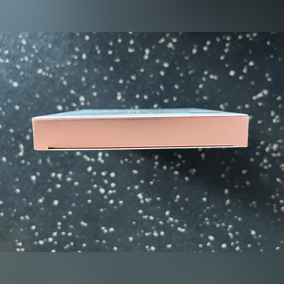 ICONIC LONDON | Multi-Use Lip and Cheek Cream Palette - Picture 5 of 6